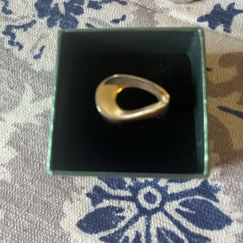 Beautiful Italian, .925 sterling silver ring size is 8.2.  Handmade in Italy.🇮🇹